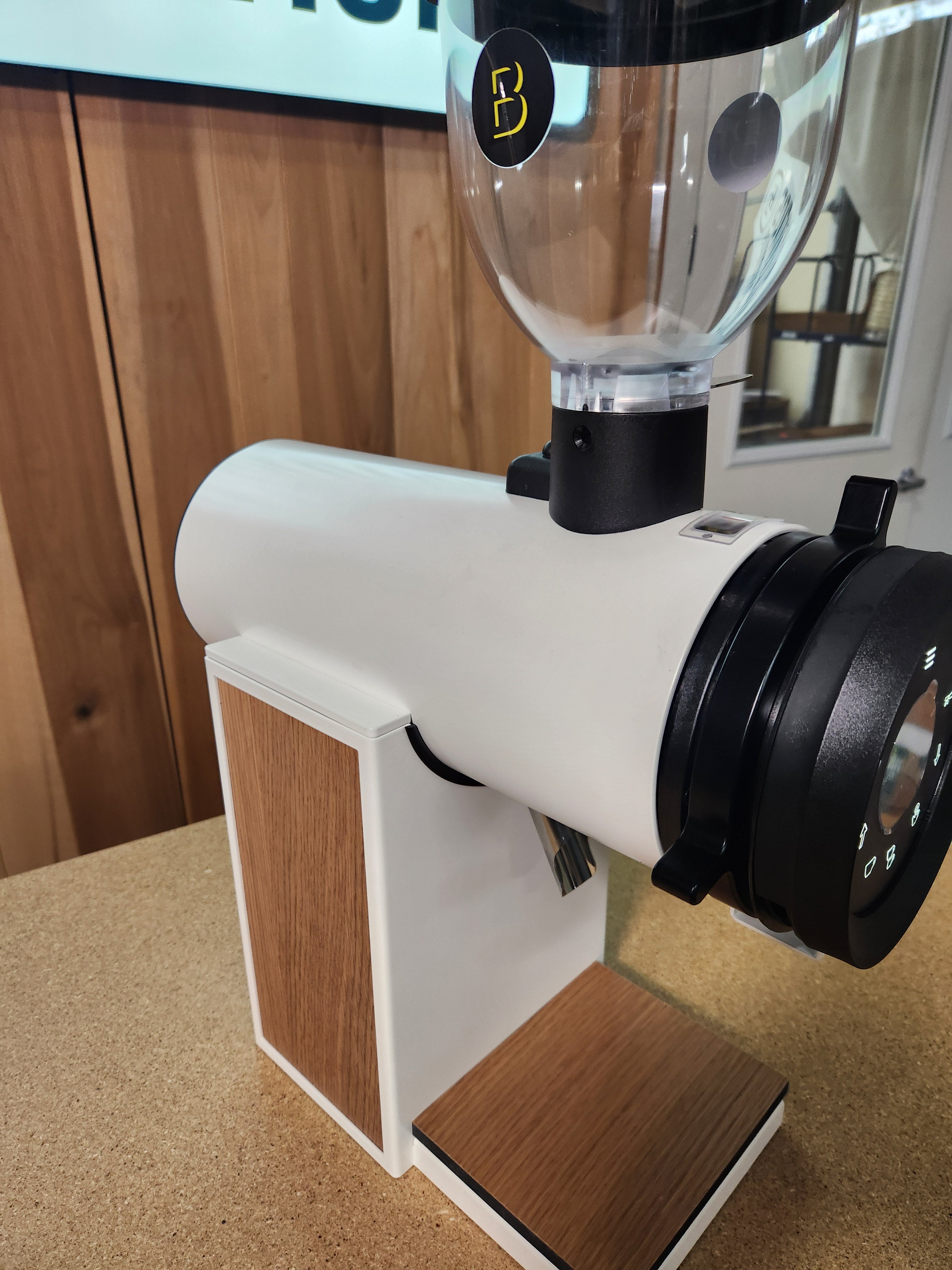 Bentwood Vertical 75 White DEMO 1100191