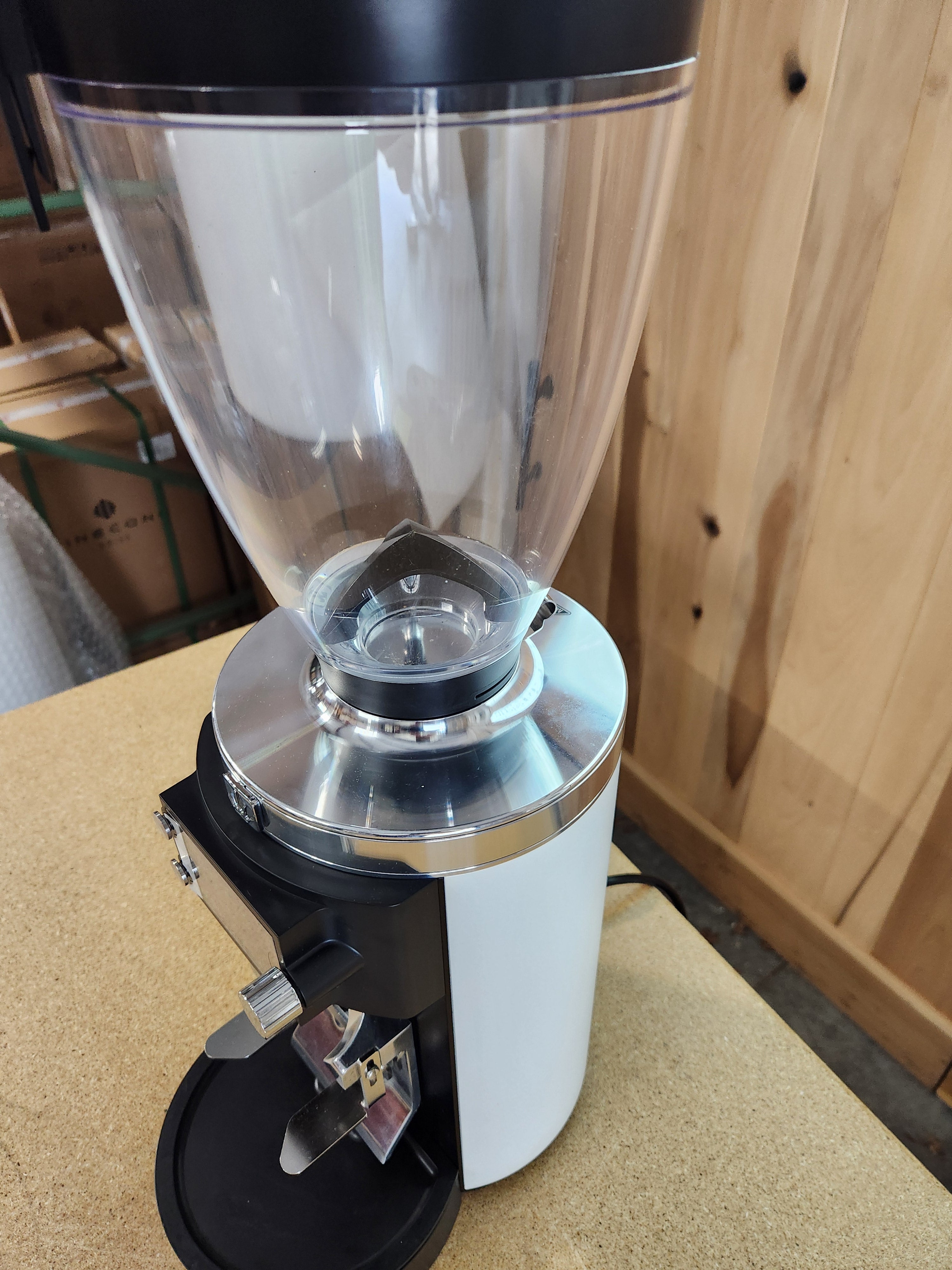 Mahlkonig E65W GbS Grind-by-Sync Espresso Grinder in White DEMO 947327
