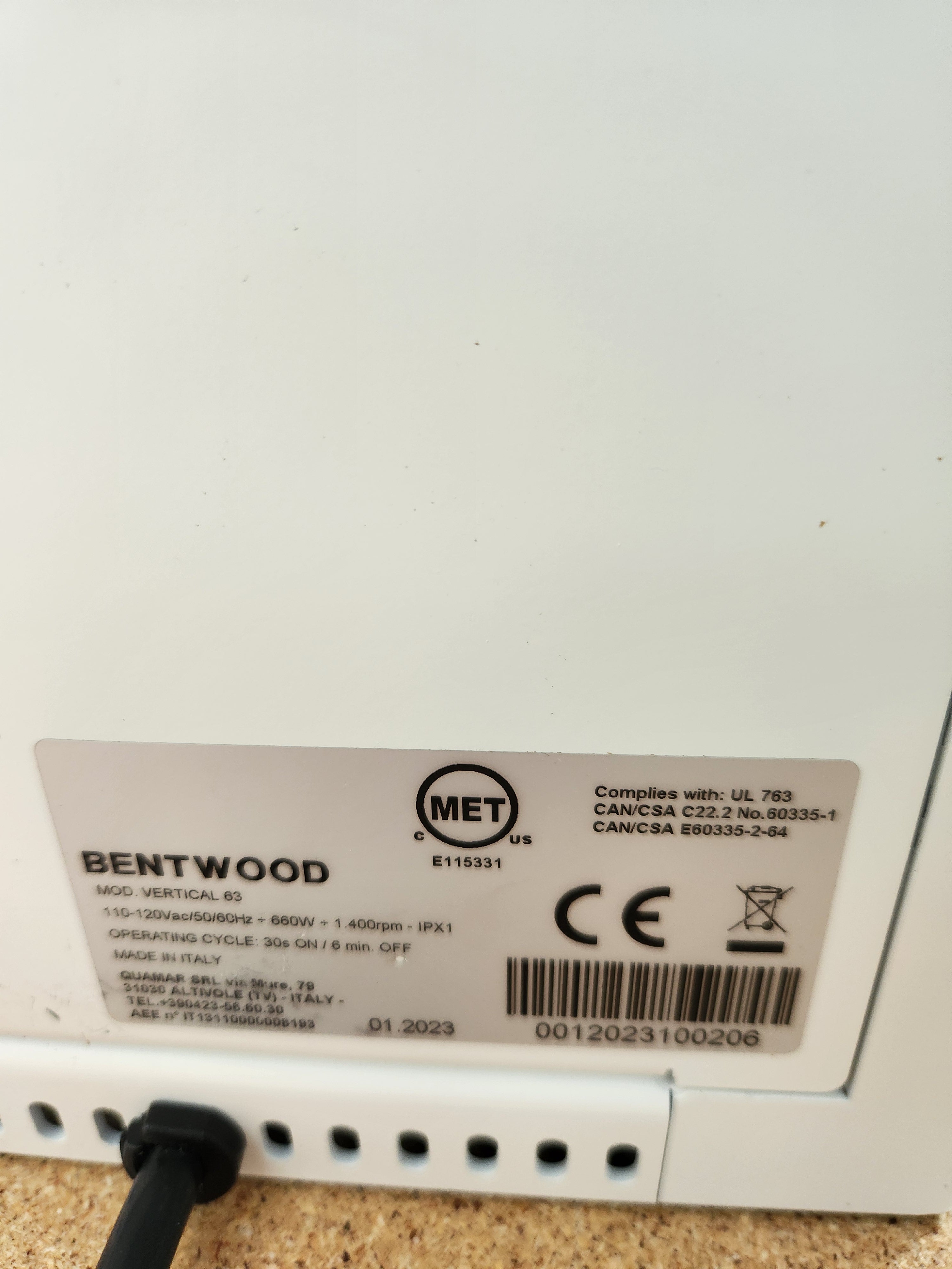 Bentwood Vertical 63 White DEMO 100206